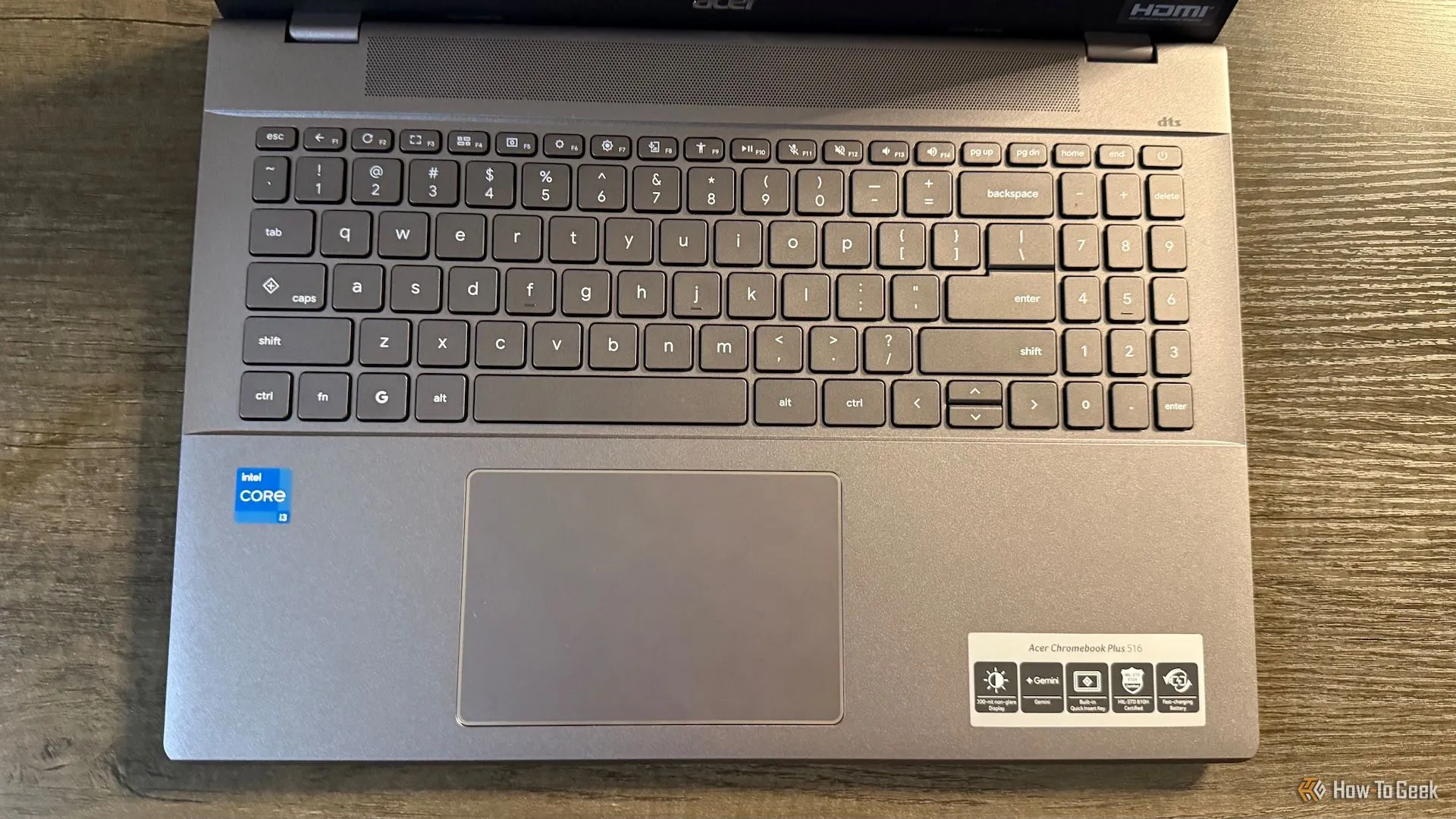 Bàn phím 96% và khu vực touchpad của Acer Chromebook Plus 516.