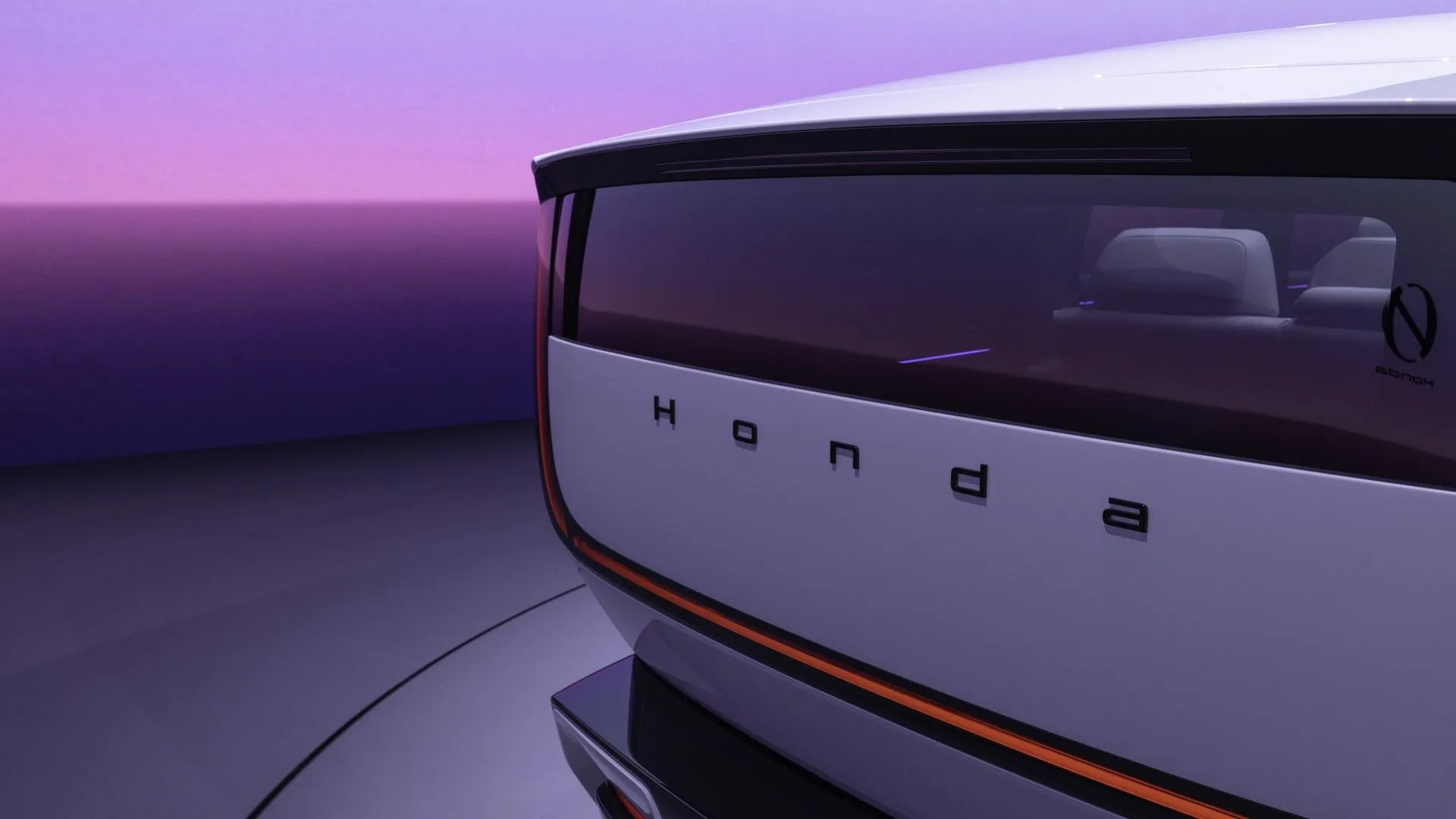 Cận cảnh phần đuôi xe Honda 0 SUV Prototype, minh họa ứng dụng của công nghệ pin rắn tiên tiến.