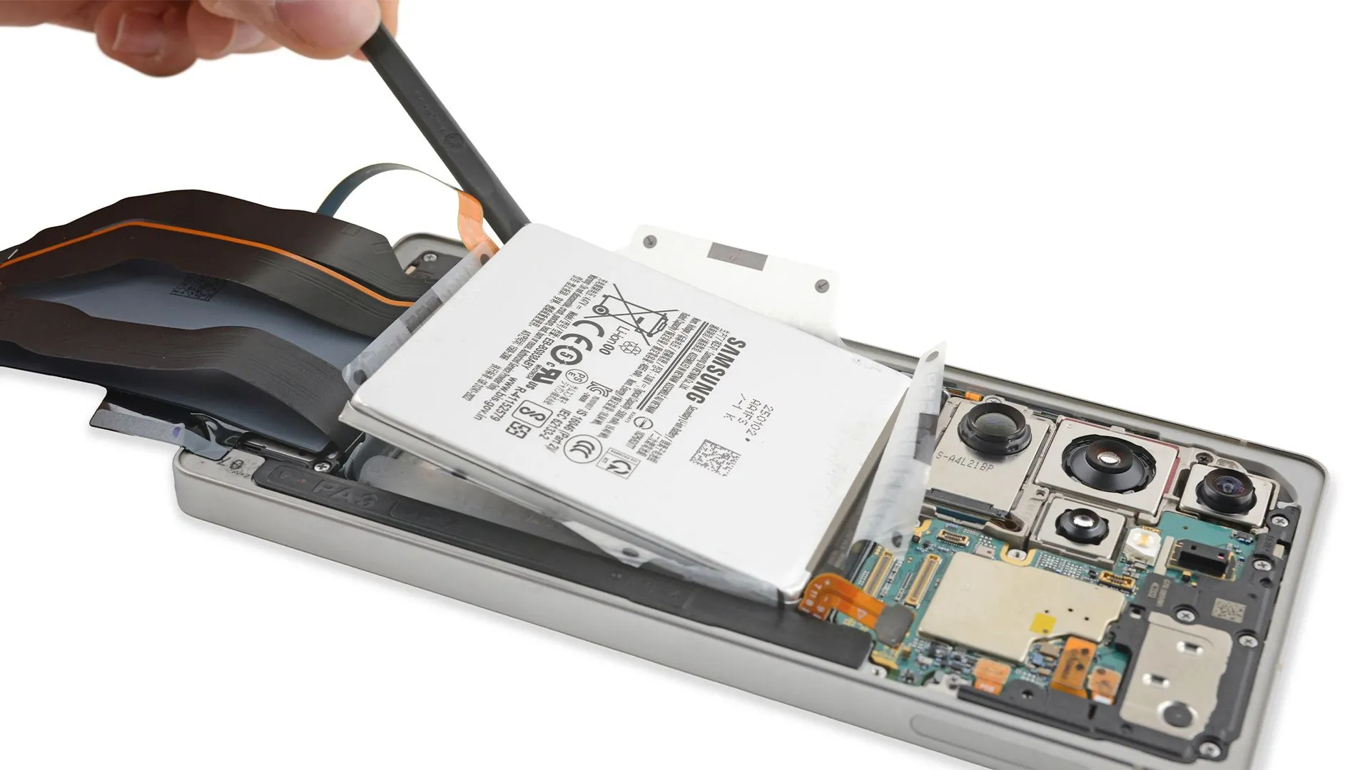 Chi tiết pin và linh kiện bên trong điện thoại Galaxy S25 Ultra