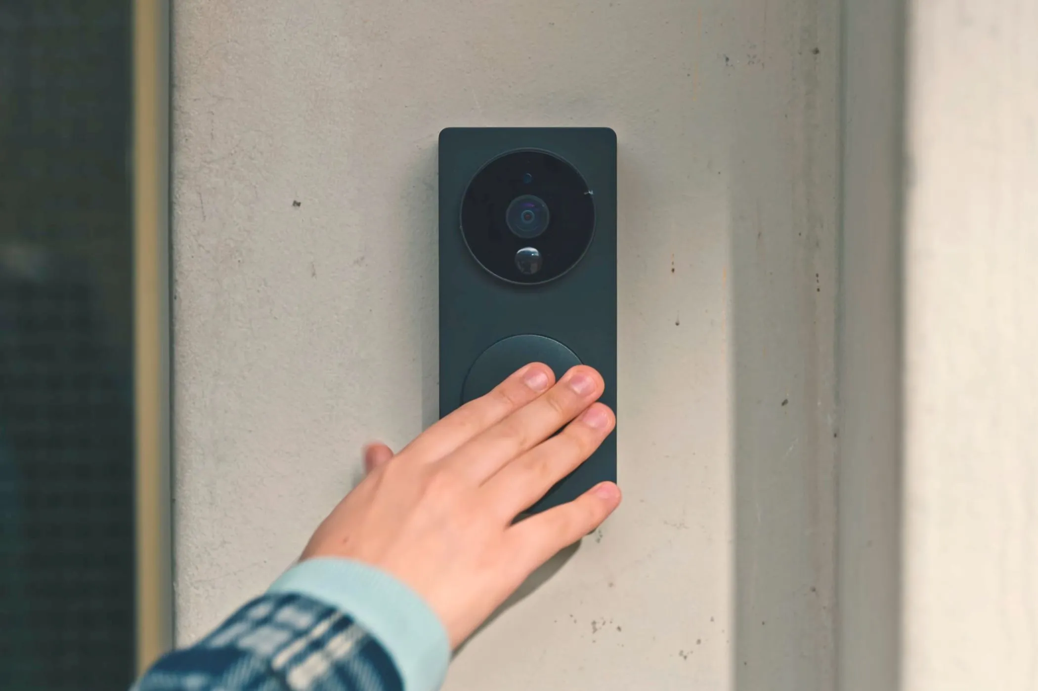 Chuông cửa video Aqara G4, đại diện cho các thiết bị công nghệ có thể đi kèm chi phí ẩn đăng ký dịch vụ