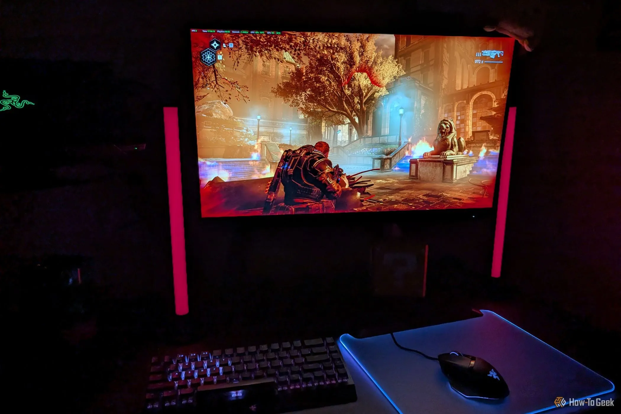Đèn Razer Aether Light Bars hiển thị ánh sáng đỏ khi người chơi chịu sát thương trong Gears 5