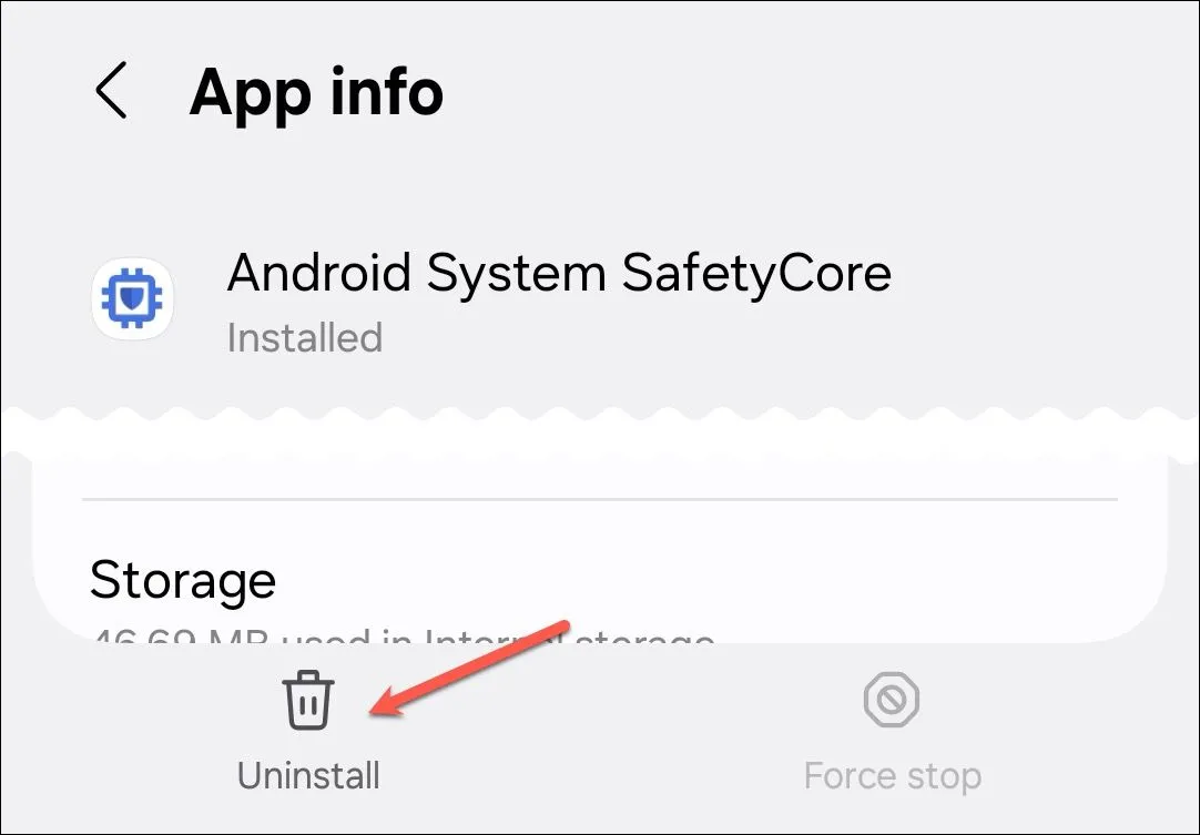Giao diện cài đặt hệ thống hiển thị thông tin ứng dụng Android System SafetyCore và tùy chọn gỡ cài đặt.
