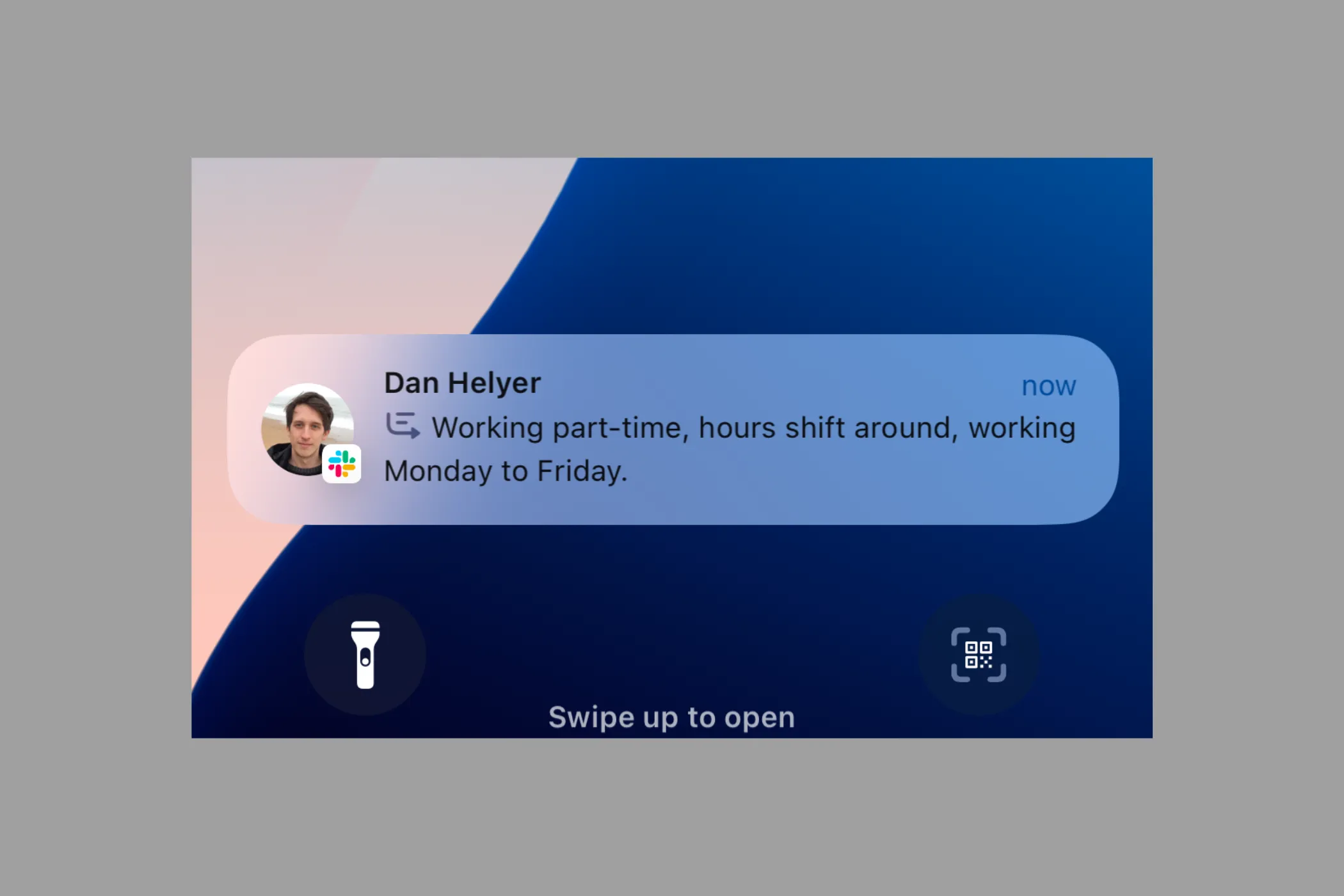 Giao diện Tóm tắt Thông báo (Notification Summaries) của Apple Intelligence trên iPhone, hiển thị tóm tắt nhiều tin nhắn Slack.