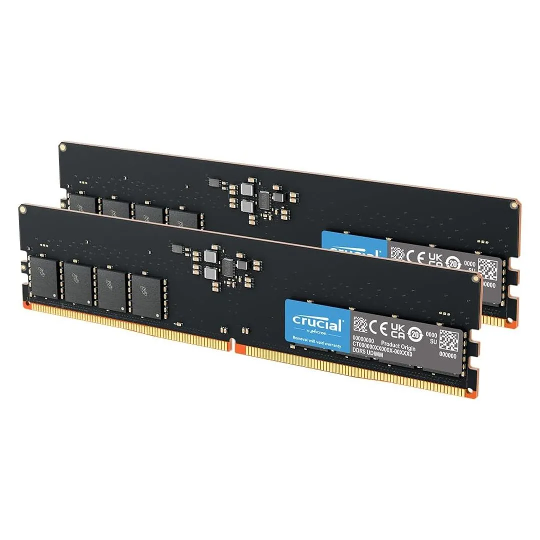 Kit RAM Crucial DDR5 16GB với hai thanh RAM được đặt trên bề mặt màu trắng