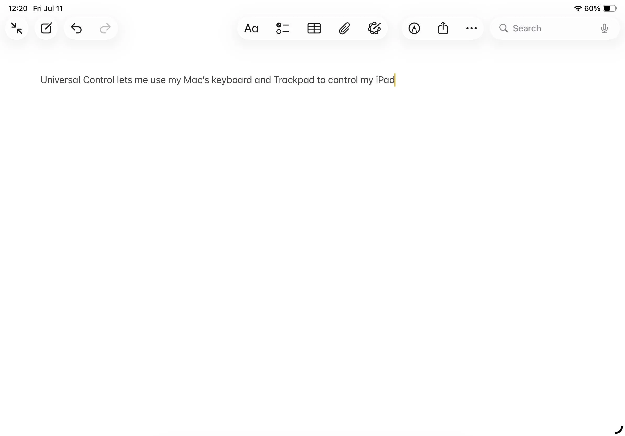 Màn hình iPad đang hiển thị ứng dụng Apple Notes, được điều khiển bằng chuột và bàn phím của Mac thông qua Universal Control.