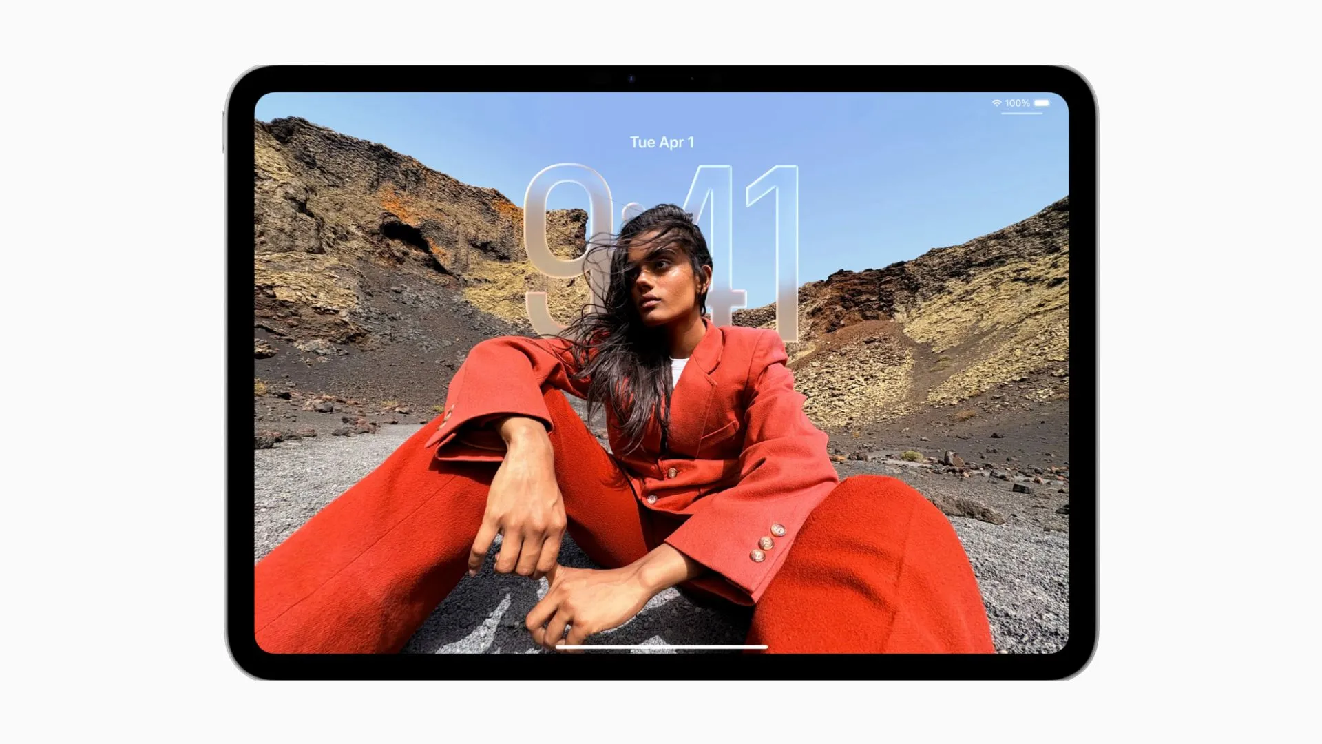 Màn hình khóa của iPadOS 26 với giao diện người dùng được cập nhật, cho thấy sự thay đổi về mặt thiết kế trong bản cập nhật này.