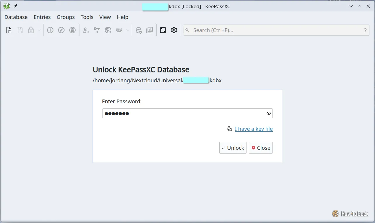 Mở tệp KDBX được đồng bộ qua Nextcloud bằng ứng dụng KeePassXC, thể hiện quy trình truy cập mật khẩu an toàn.