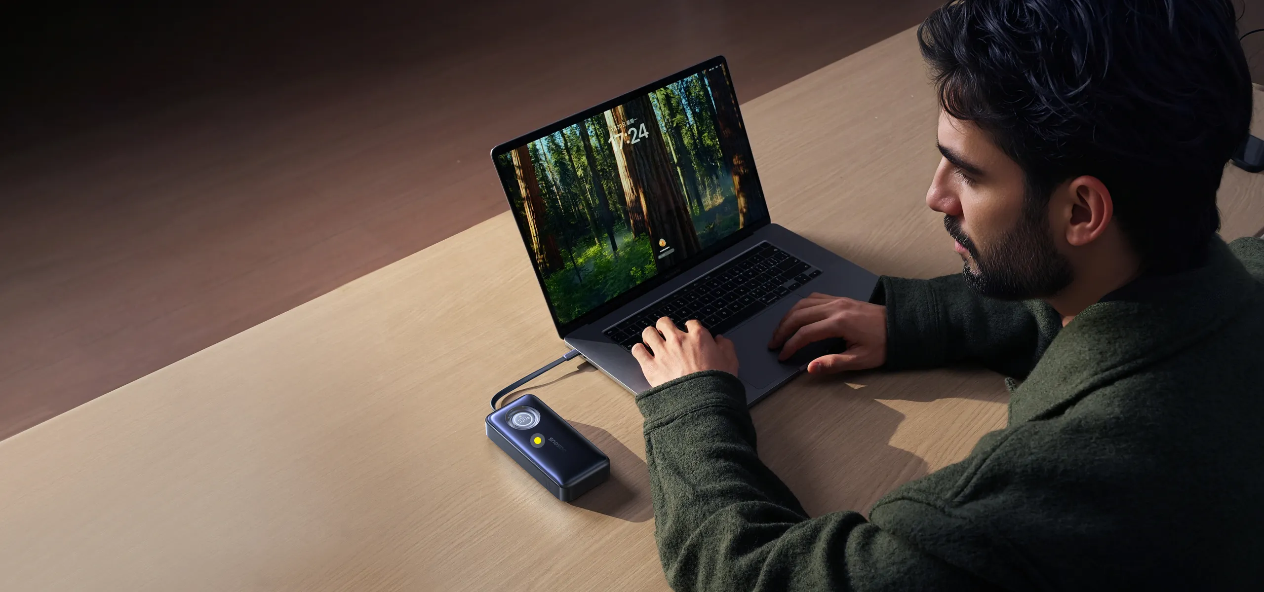 Pin sạc dự phòng Baseus EnerCore CR11 sạc laptop tiện lợi với cáp rút gọn