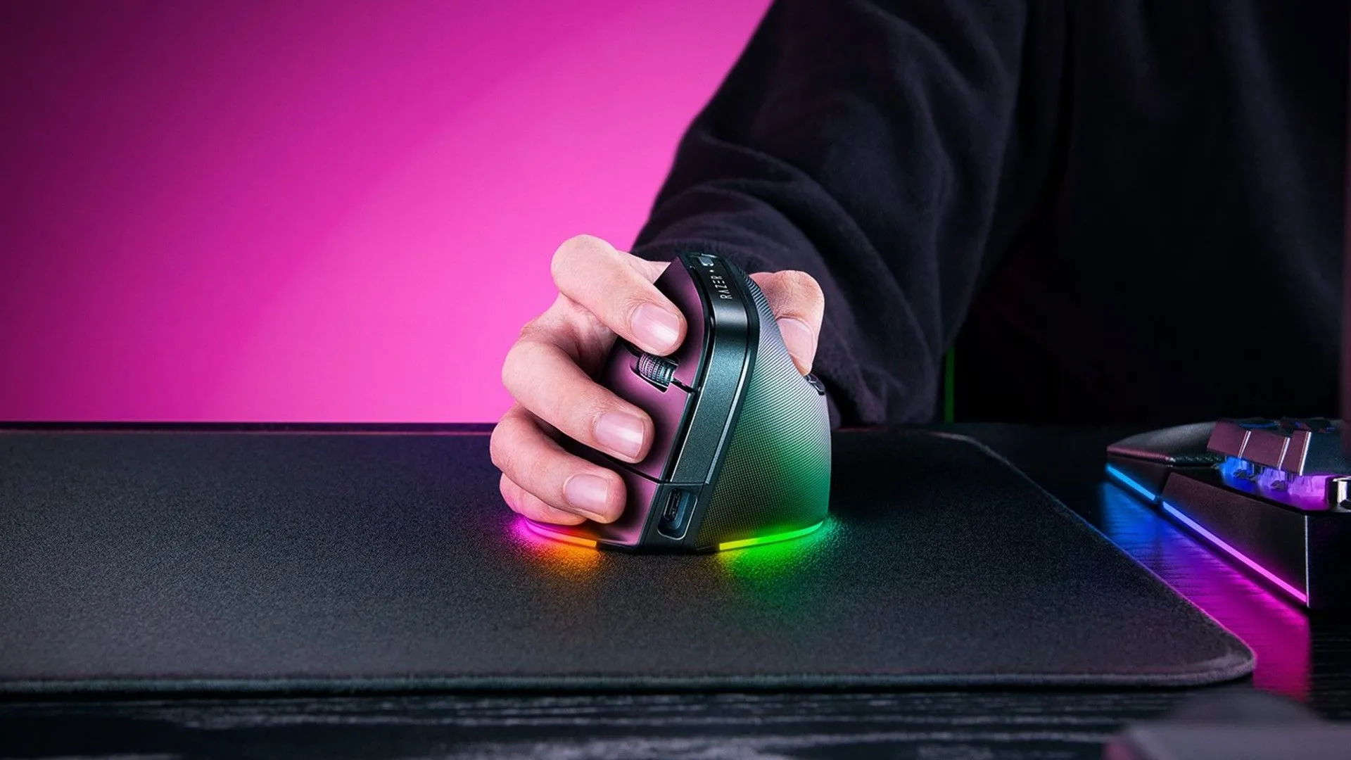 Razer Pro Click V2 Vertical, mẫu chuột công thái học mới của Razer