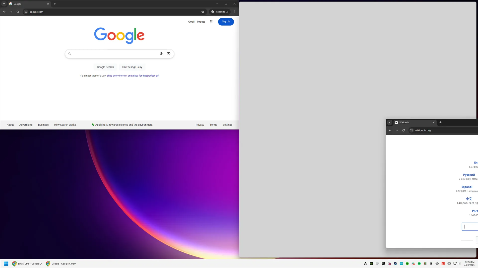 Sắp xếp cửa sổ trên Windows 11 với hai cửa sổ được ghim một bên và một cửa sổ lớn hơn ở bên còn lại.