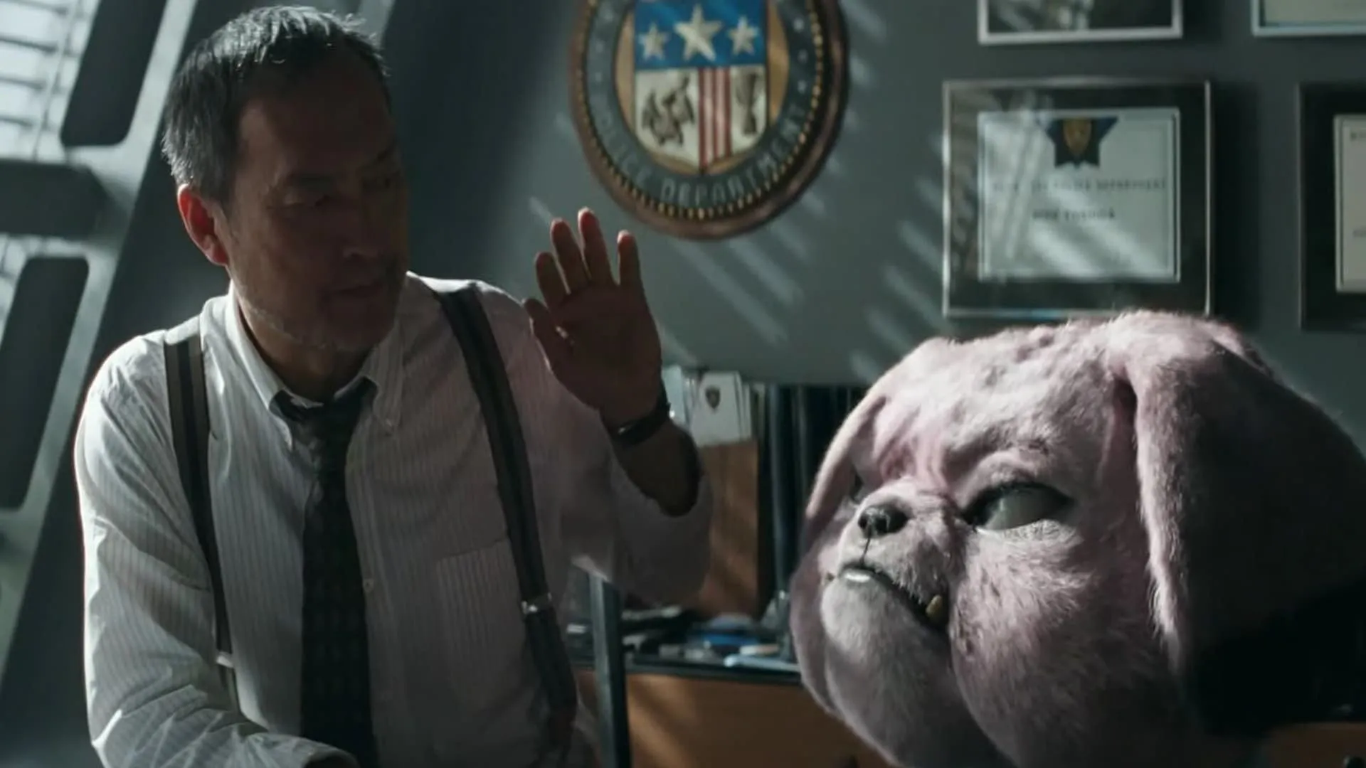 Snubbull trong phim Detective Pikachu, một Pokémon trông dữ tợn nhưng rất tình cảm và bảo vệ chủ.