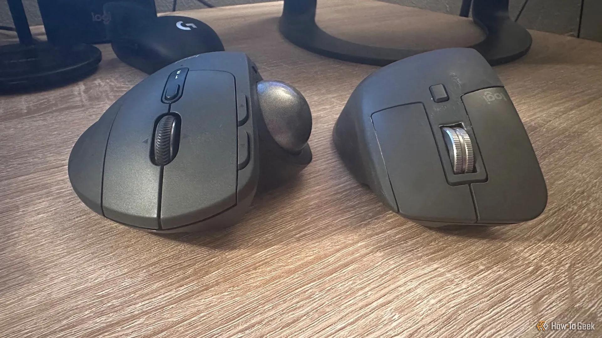 So sánh chuột Logitech MX Ergo S và MX Master 3S cạnh nhau