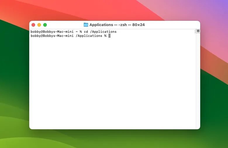 Terminal macOS hiển thị kết quả sau khi thực hiện lệnh cd /Applications