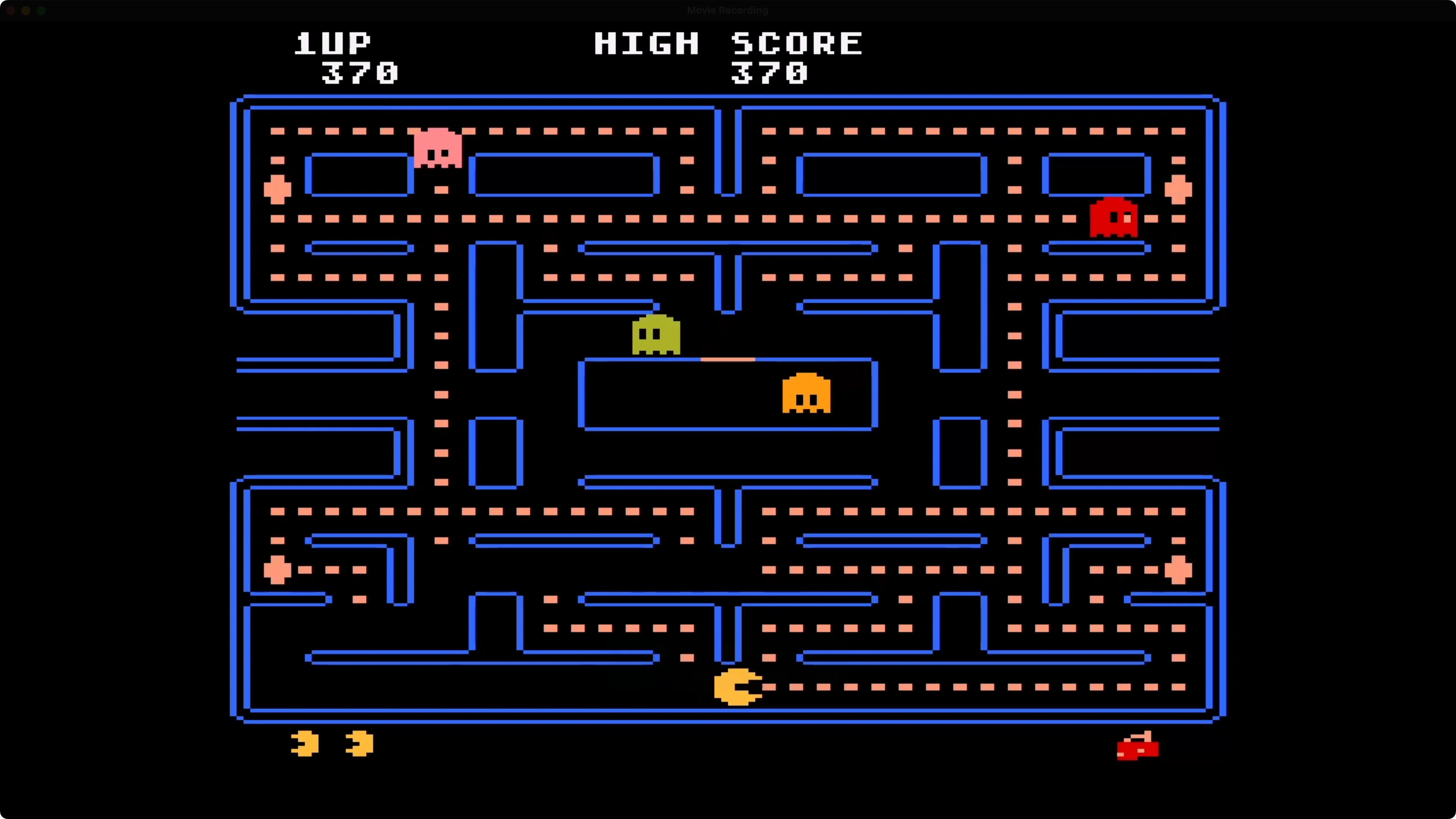 Trò chơi Pac-Man (Atari) đang được giả lập trên Apple TV, thể hiện khả năng tương thích với game cổ điển