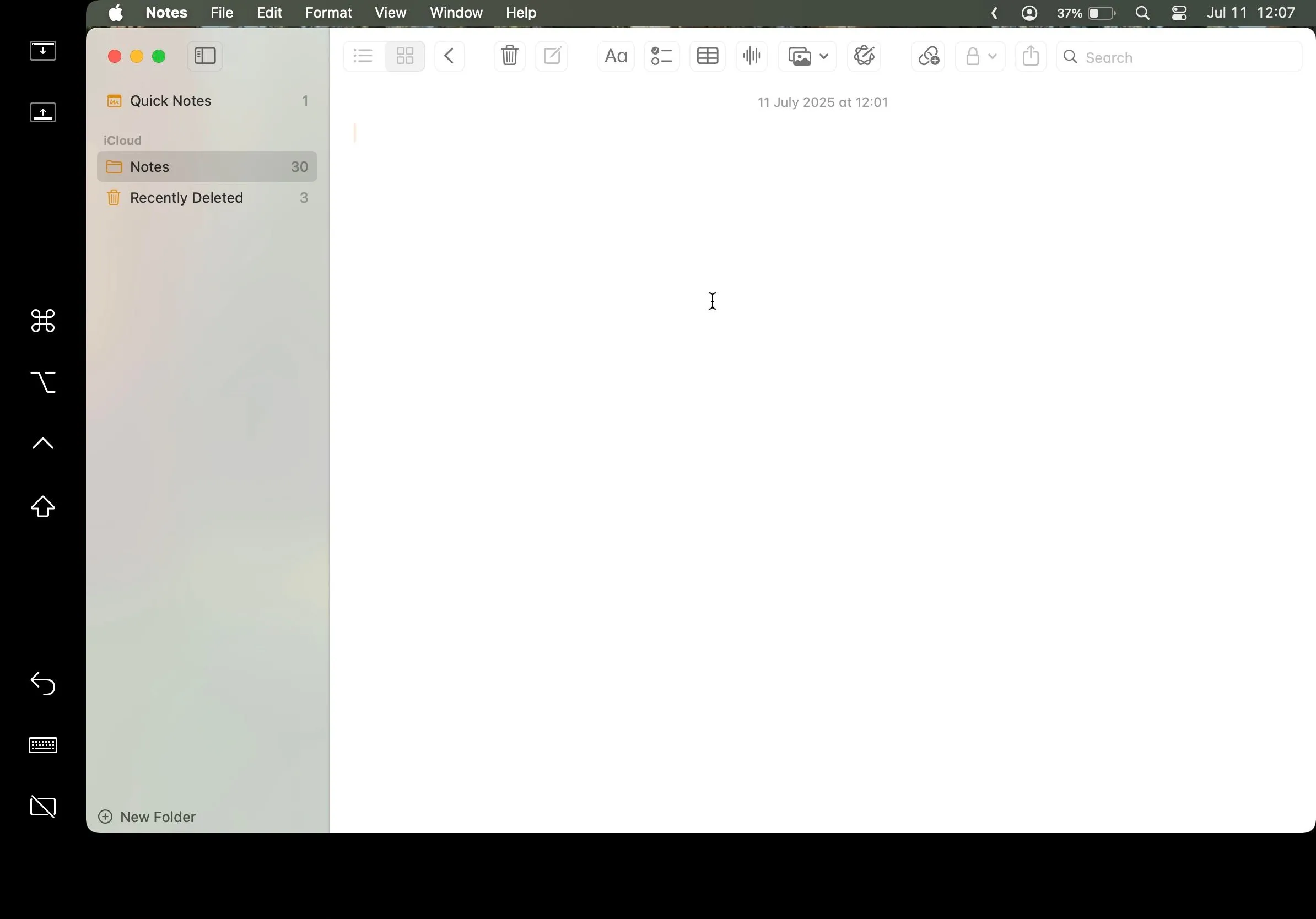 Ứng dụng Ghi chú của macOS đang mở trên iPad thông qua tính năng Sidecar, hiển thị khả năng mở rộng màn hình.