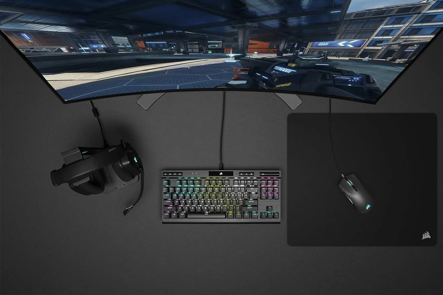 Bàn phím cơ chơi game TKL Corsair K70 RGB TKL với đèn nền RGB sáng rực