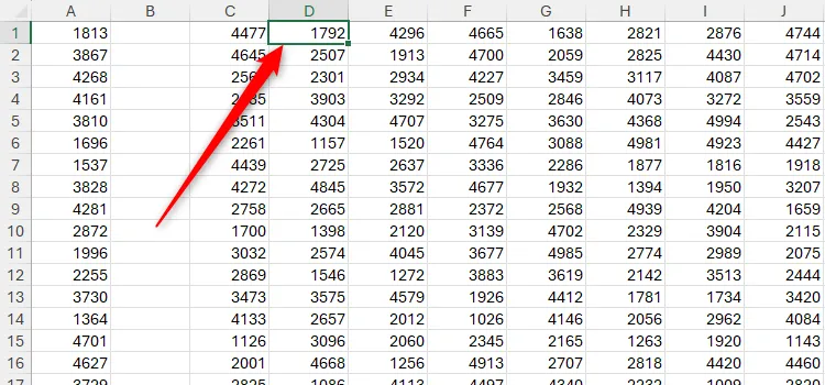 Bảng tính Excel với cột B trống và ô D1 đang được chọn, minh họa sau khi đã chèn một cột và chuẩn bị lặp lại thao tác bằng F4.
