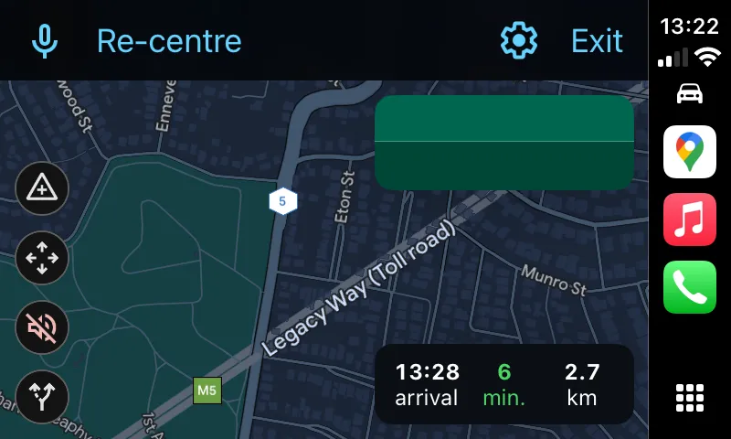 Bốn nút chức năng chính trong chế độ lái xe của Google Maps trên Apple CarPlay, bao gồm báo cáo sự cố, di chuyển bản đồ, điều chỉnh âm lượng và xem tổng quan lộ trình.