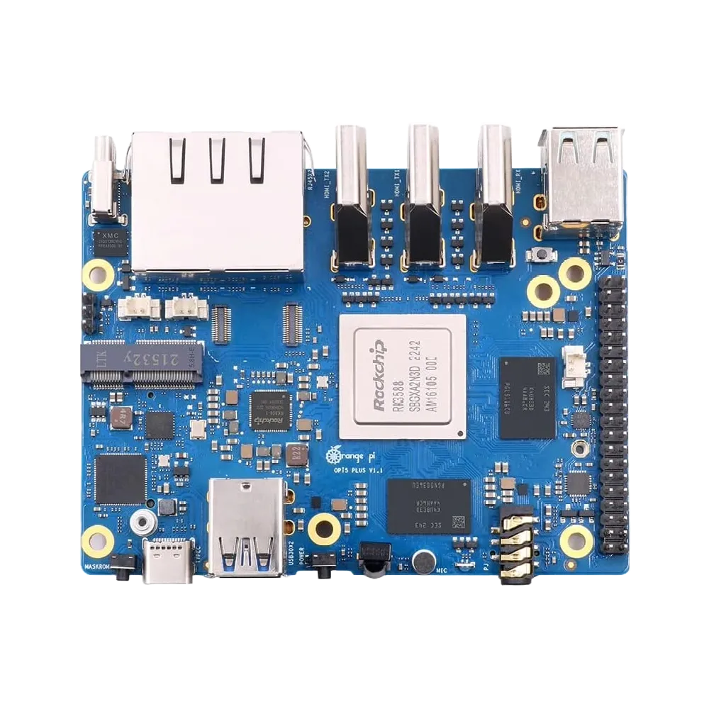 Cận cảnh Orange Pi 5 Plus, cho thấy các cổng kết nối và linh kiện chi tiết của bo mạch chủ.