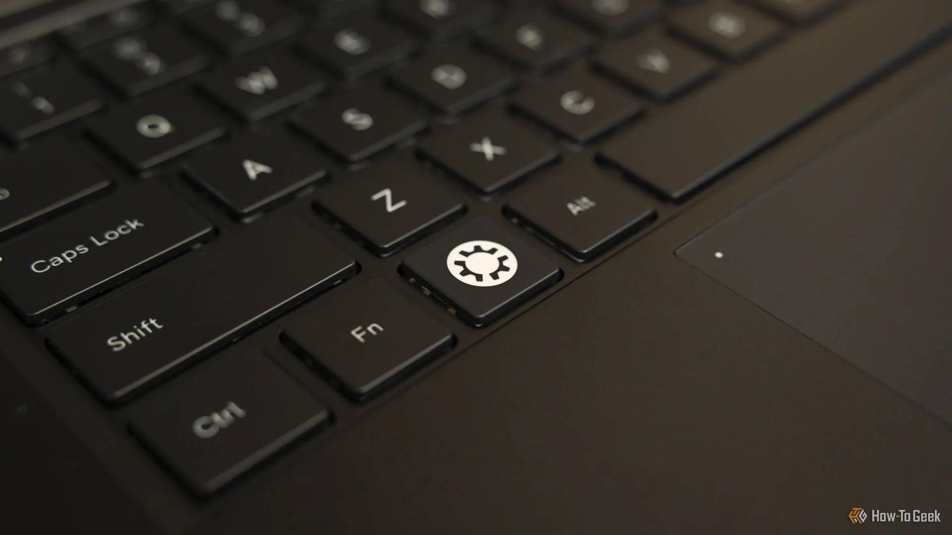 Cận cảnh phím Meta có logo Kubuntu trên laptop Kubuntu Focus Ir14, minh họa chi tiết trải nghiệm sử dụng bàn phím cho người dùng Linux.