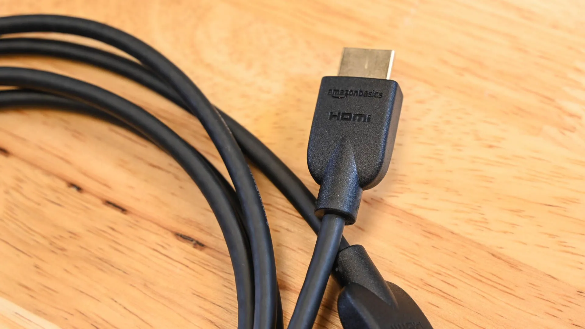 Cáp HDMI 2.1 tốc độ cao của Amazon Basics