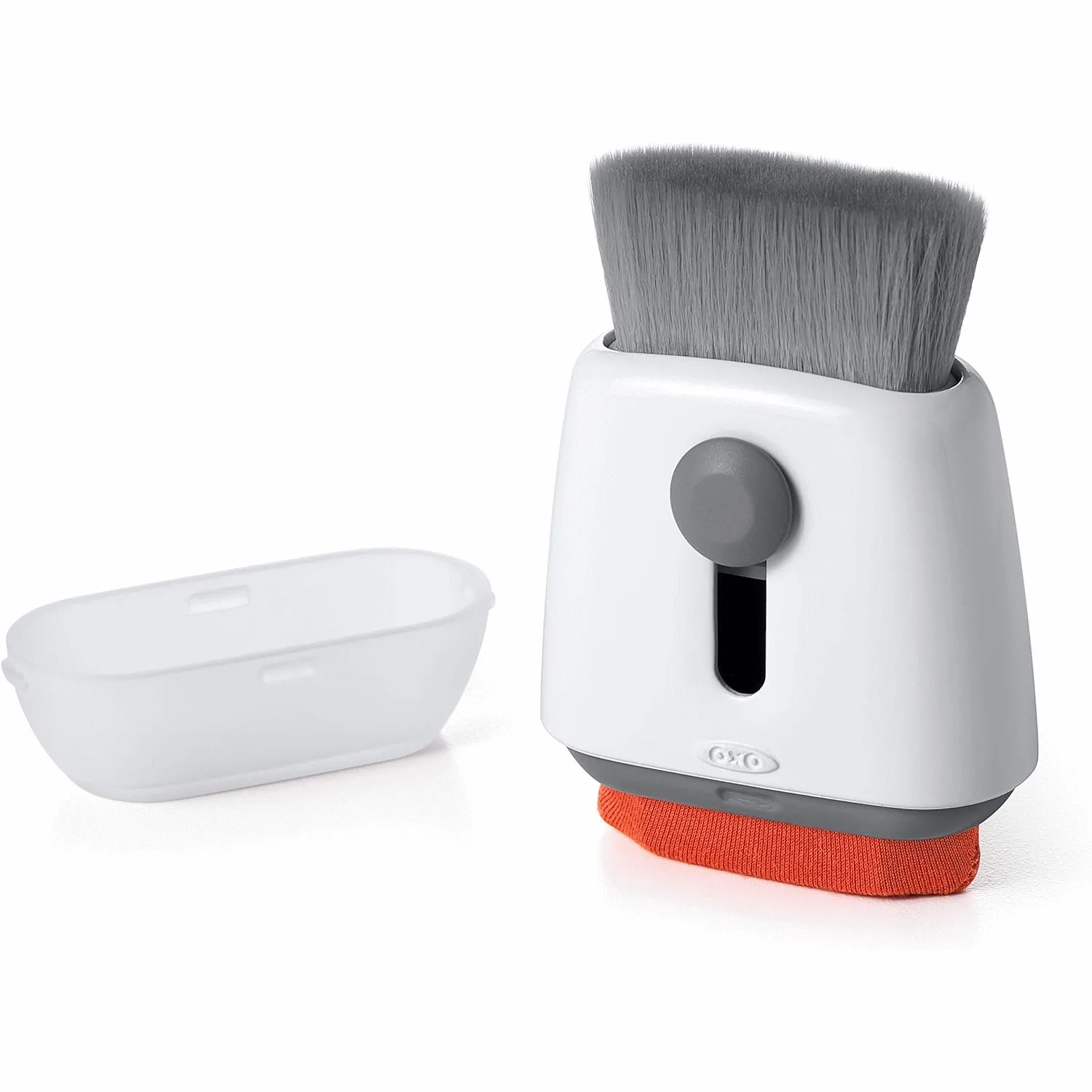 Chi tiết cọ vệ sinh nhỏ gọn OXO giúp loại bỏ bụi bẩn khỏi các kẽ hở
