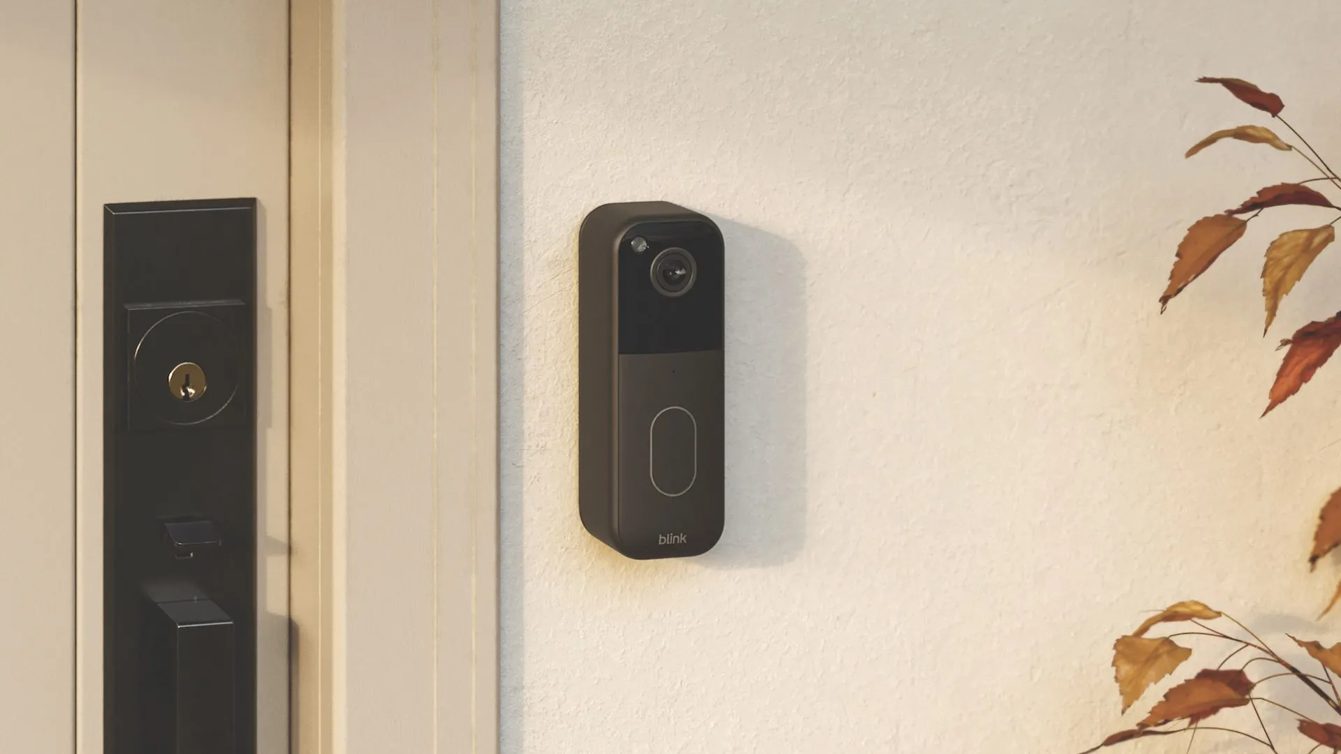 Chuông cửa video Blink thế hệ 2 màu đen, với camera góc rộng, nổi bật tính năng quan sát toàn diện từ đầu đến chân.