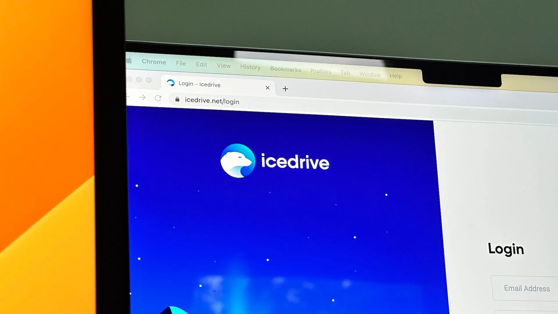 Cổng web IceDrive hiển thị trên màn hình máy tính Mac, minh họa giao diện thân thiện với người dùng.