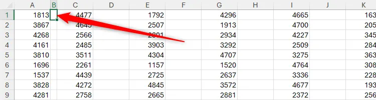 Cột B trống trong Excel đã được thay đổi kích thước thành độ rộng 1 đơn vị, minh họa một thao tác có thể lặp lại bằng F4.