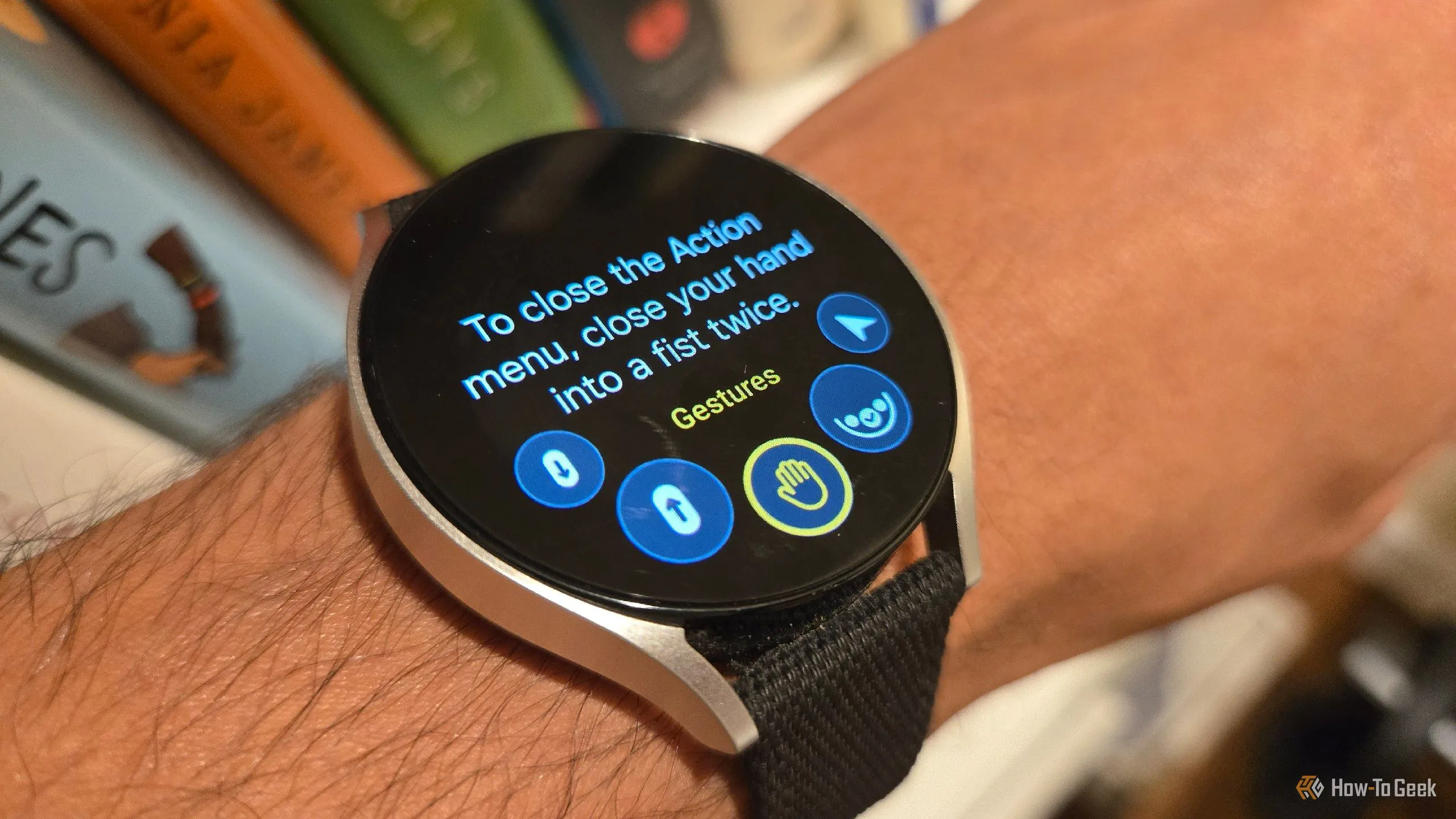 Cử chỉ phổ quát giúp điều khiển toàn bộ Galaxy Watch 6 bằng một tay.