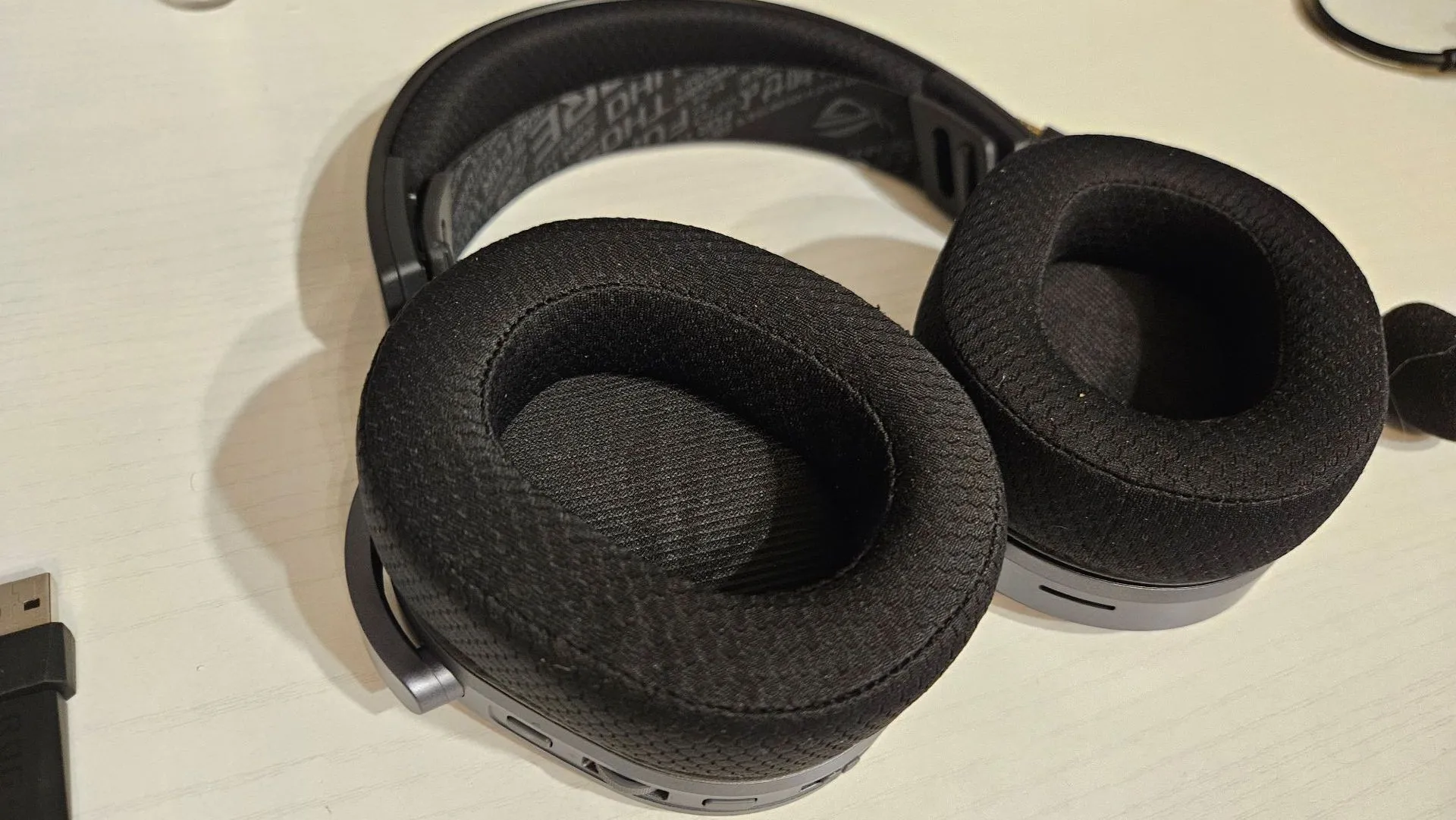 Đệm tai thoáng khí của tai nghe ASUS ROG Pelta
