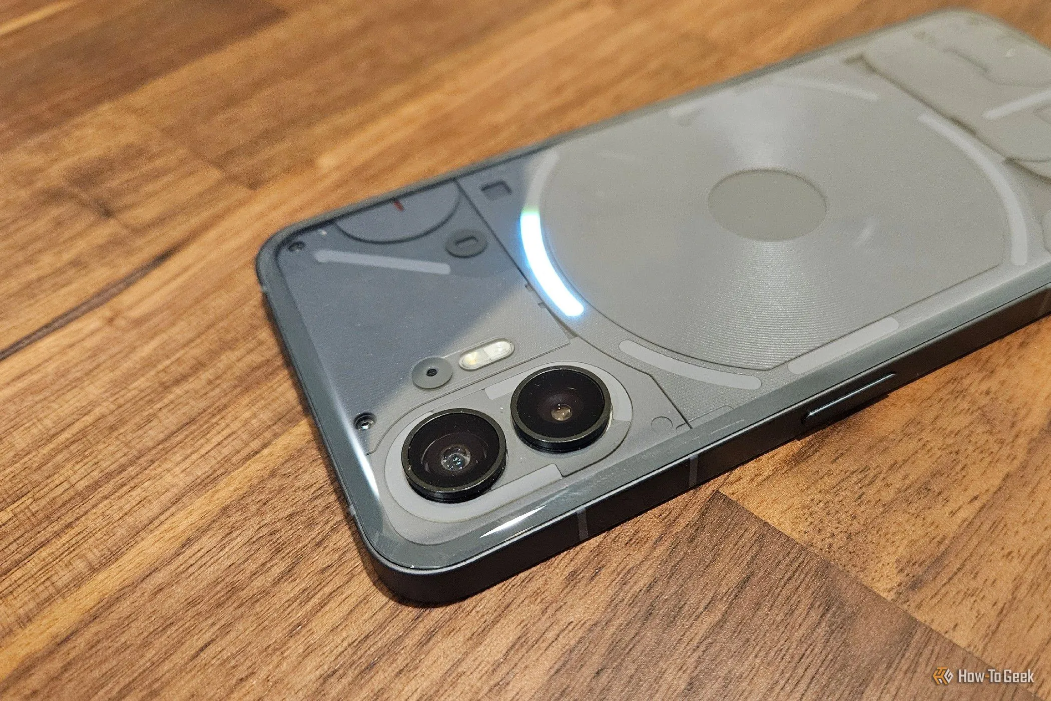 Đèn Glyph đang hiển thị chức năng hẹn giờ trên Nothing Phone 2, minh họa tính năng đèn độc đáo của dòng sản phẩm Nothing.