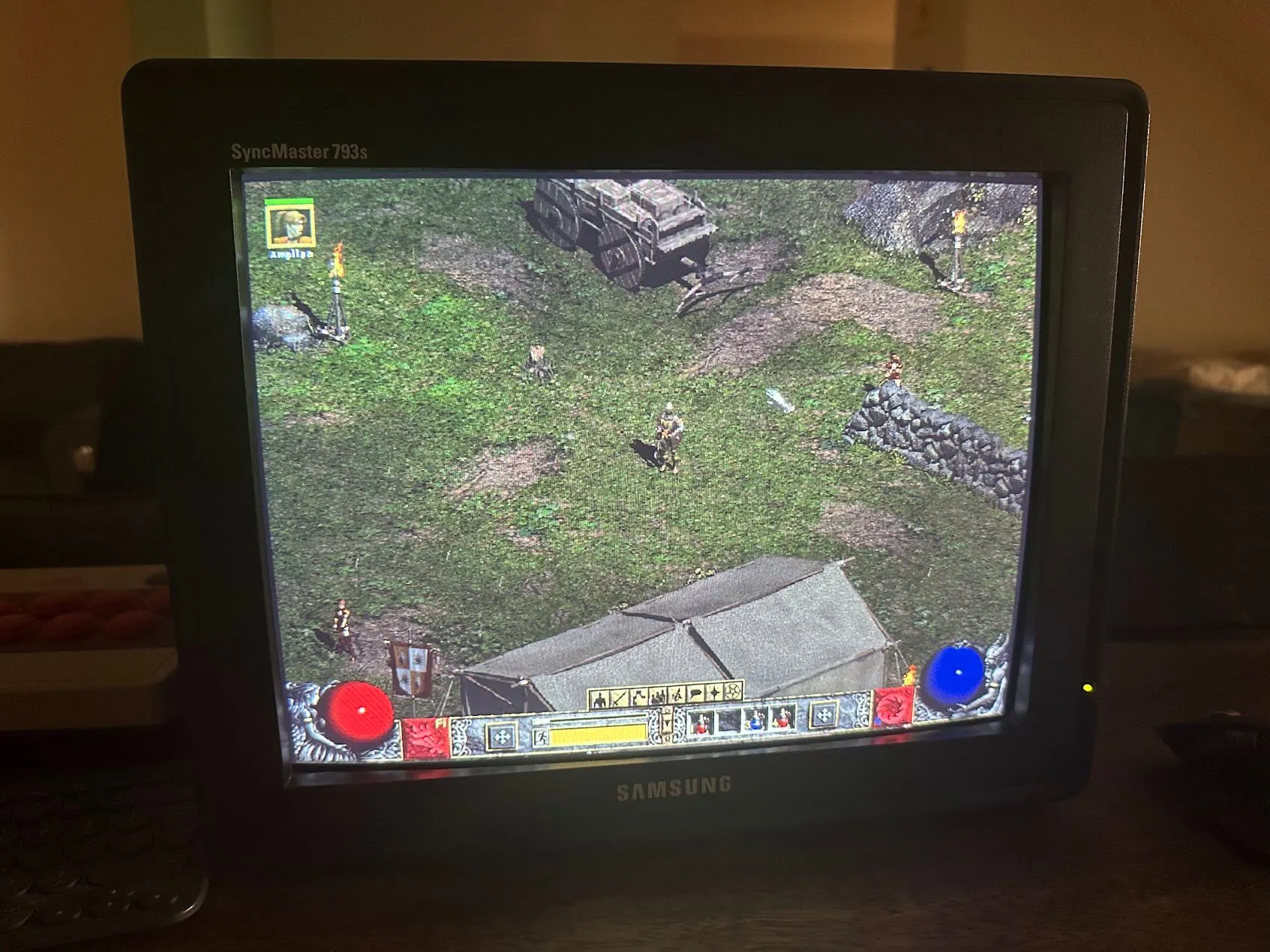 Diablo II hiển thị sắc nét trên màn hình CRT