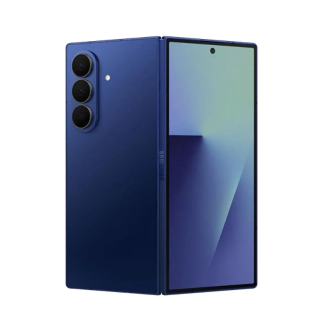 Điện thoại Samsung Galaxy Z Fold 7 ở trạng thái gập và mở, nổi bật màn hình gập linh hoạt và thiết kế cao cấp.