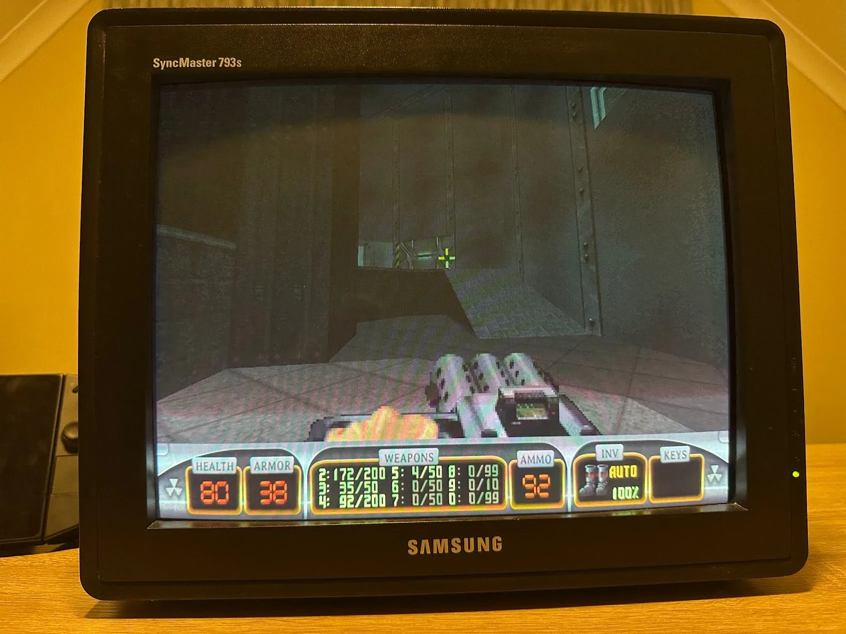 Duke Nukem 3D tái hiện chân thực trên màn hình CRT