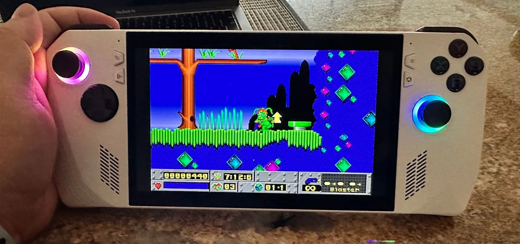 Game Jazz Jackrabbit trên thiết bị cầm tay ROG Ally