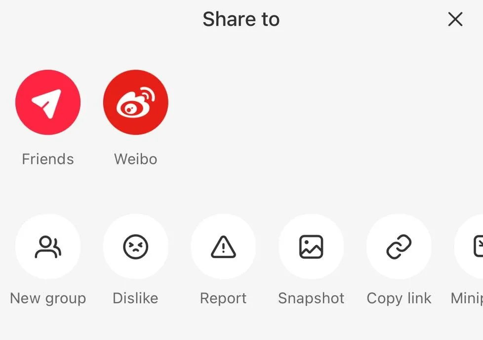 Giao diện chia sẻ của ứng dụng RedNote hiển thị tùy chọn Weibo