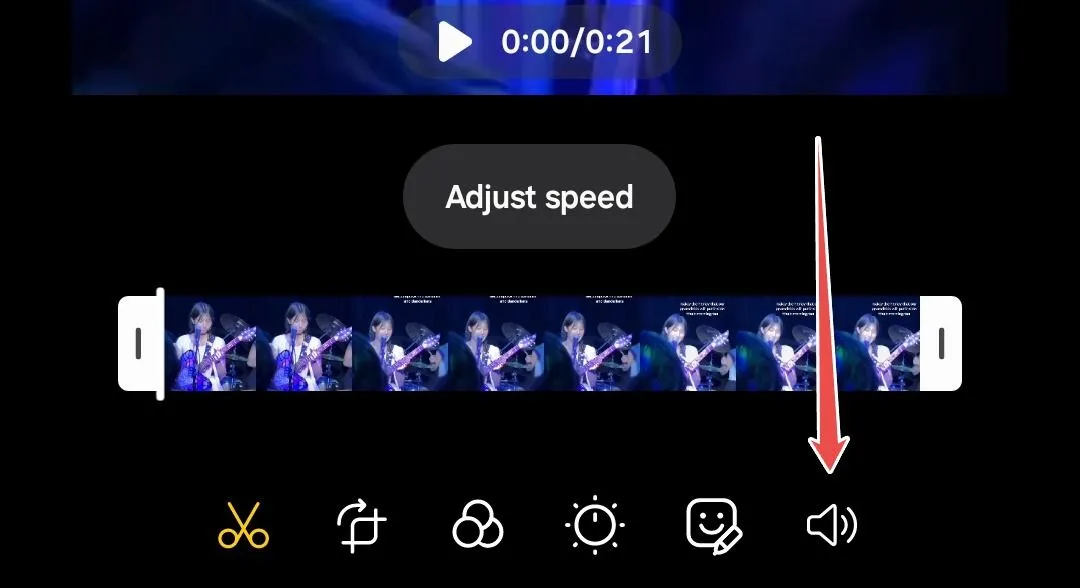 Giao diện chỉnh sửa video trong ứng dụng Thư viện Samsung, có biểu tượng chỉnh sửa và loa