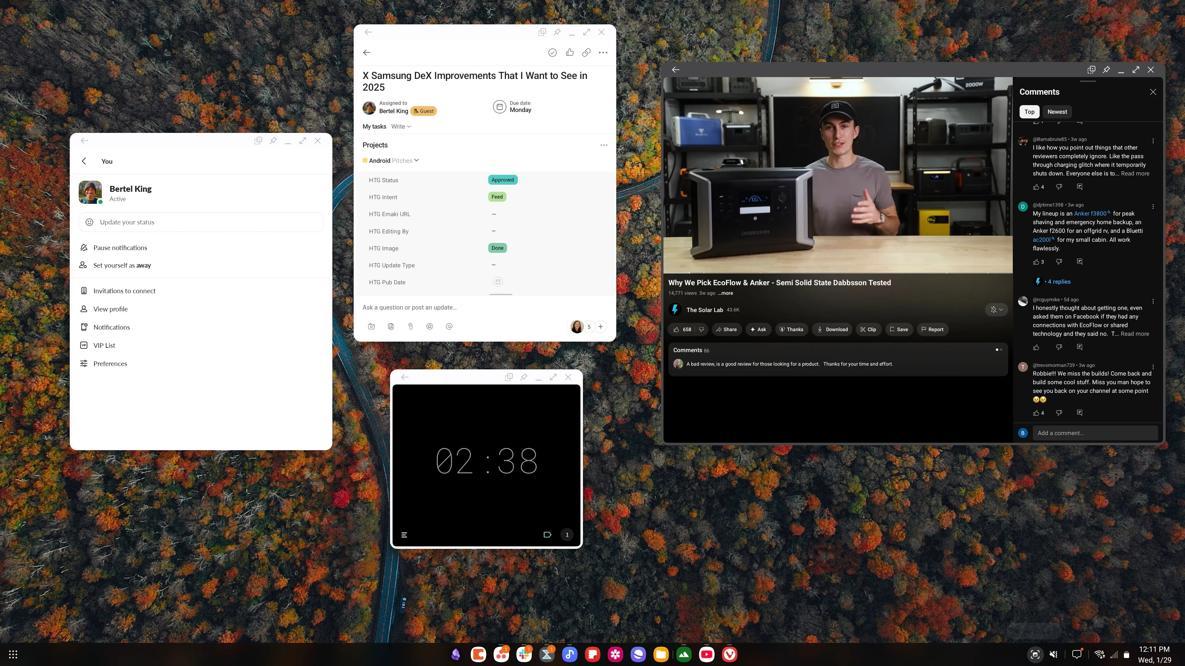 Giao diện desktop Samsung DeX hiển thị nhiều ứng dụng đang chạy trên màn hình 4K, minh họa môi trường làm việc đa nhiệm.