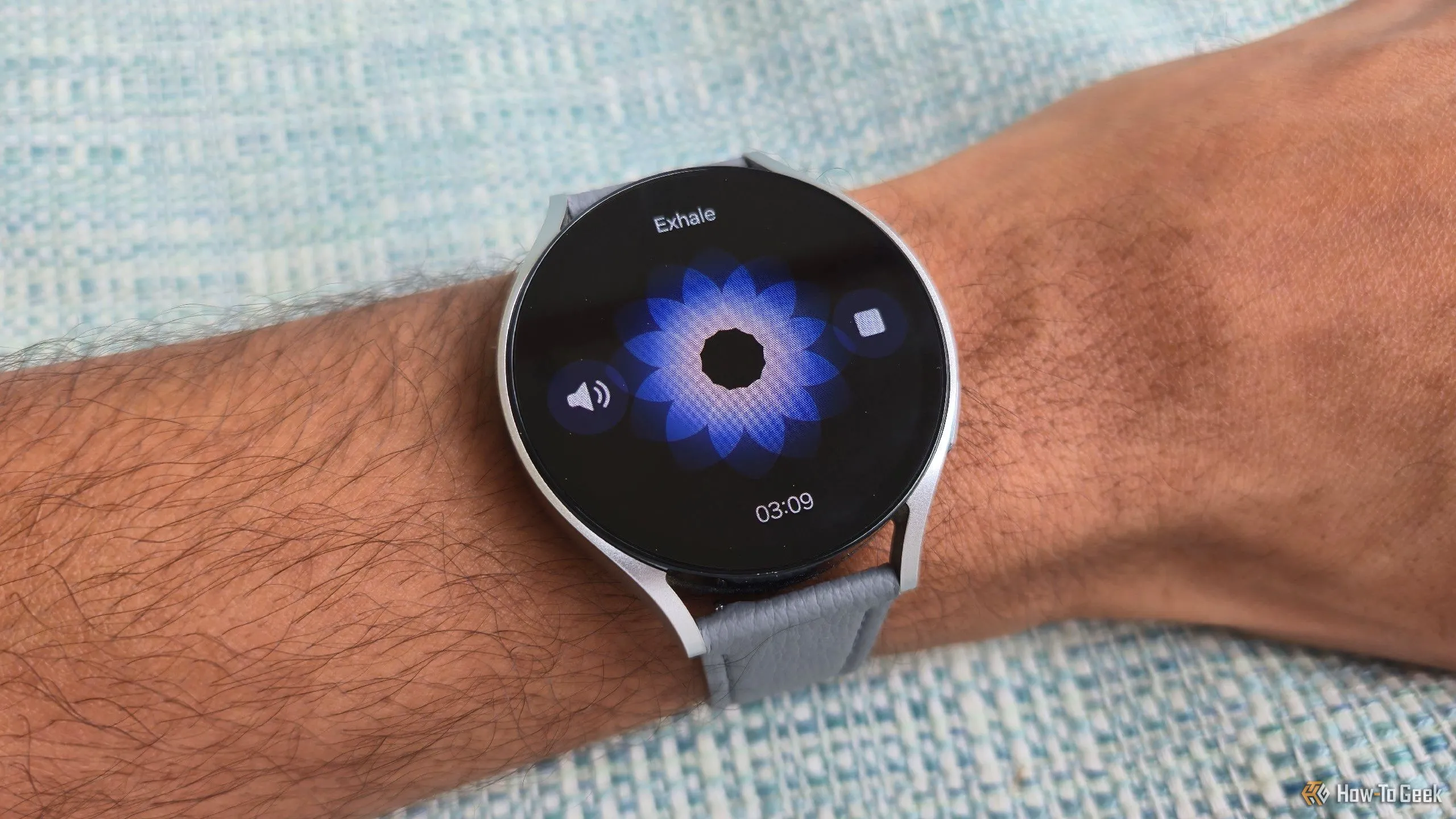 Giao diện ứng dụng luyện thở trên Galaxy Watch 6 với biểu đồ và tùy chọn thời gian
