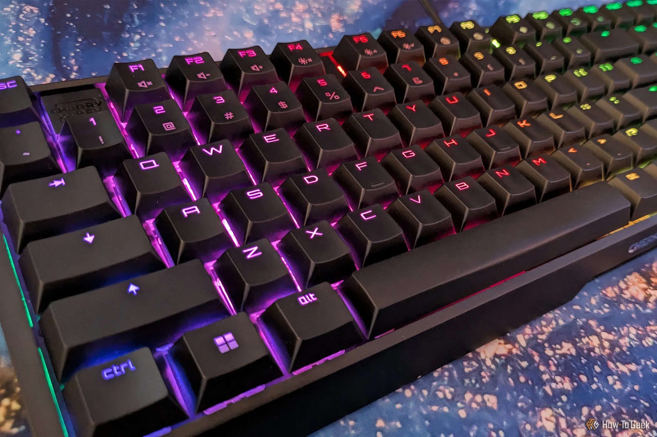 Góc nhìn nghiêng của bàn phím cơ Cherry XTRFY MX 3.1