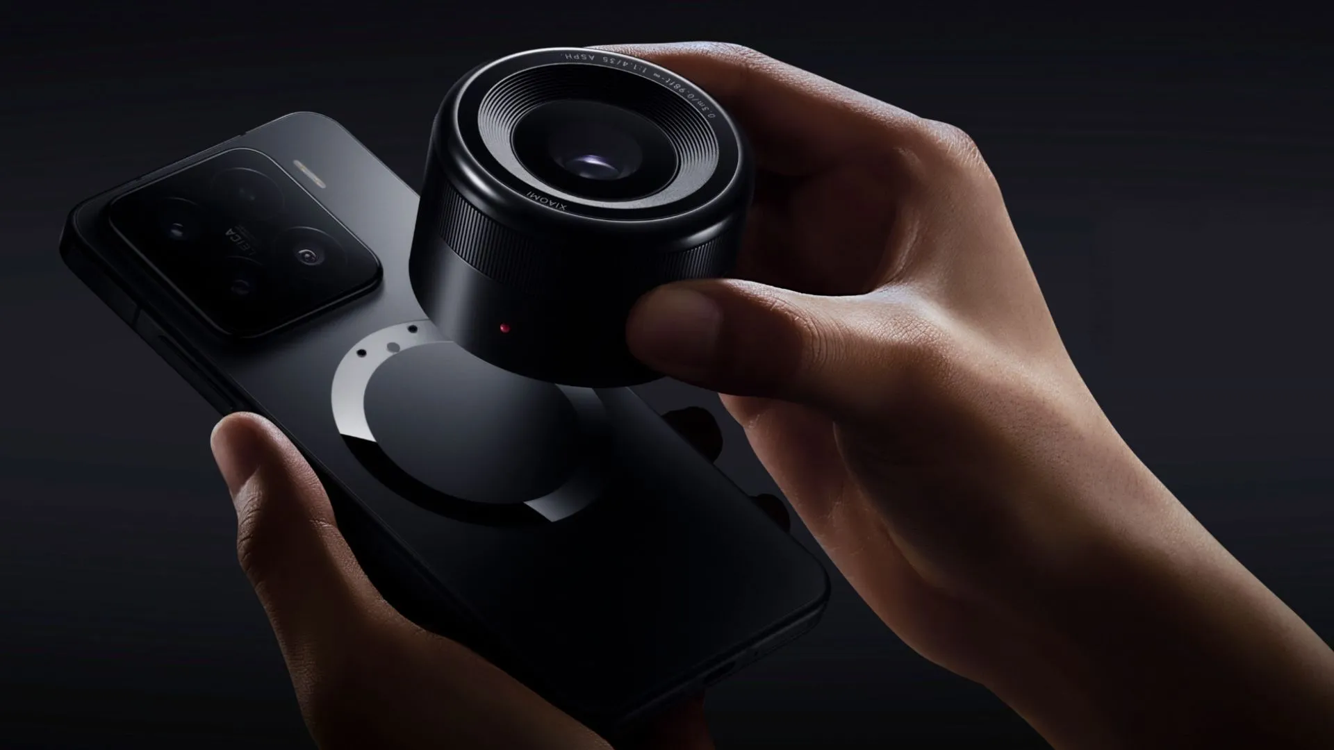 Hệ thống ống kính quang học mô-đun của Xiaomi trưng bày tại MWC 2025, minh họa ý tưởng ống kính rời cho điện thoại.