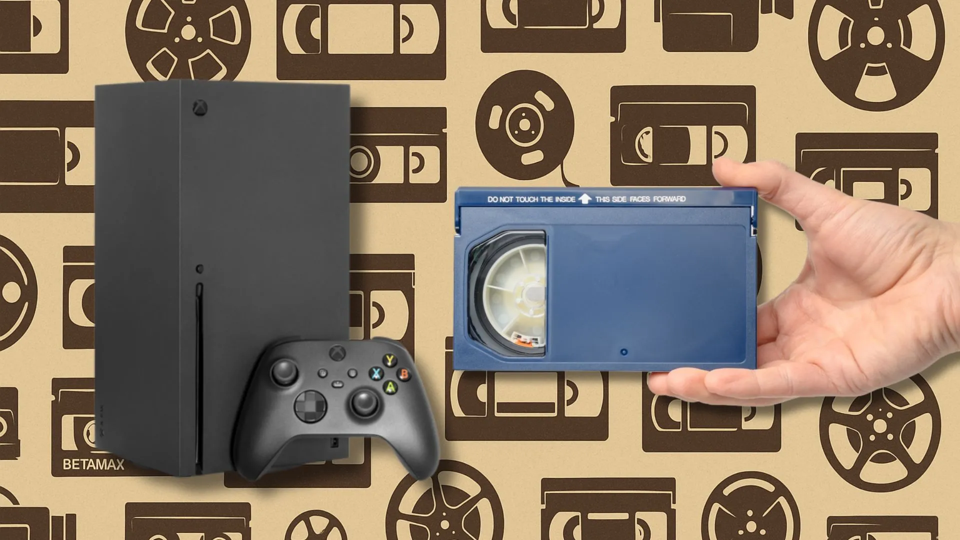 Hình ảnh Xbox Series X đặt cạnh băng Betamax, ngụ ý về sự thay đổi vị thế của console trong chiến lược mới của Microsoft