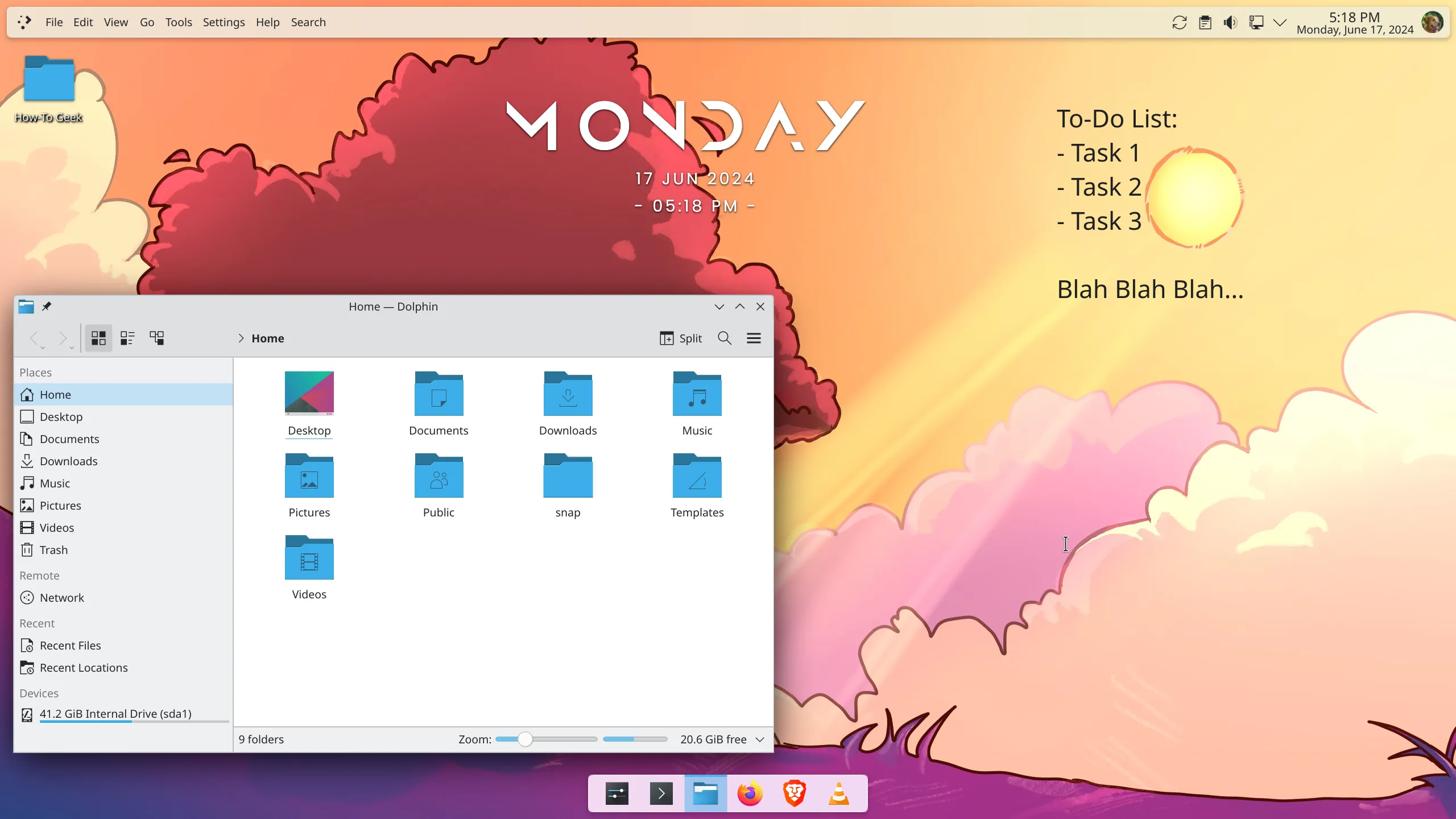 KDE Plasma trình diễn các bảng điều khiển và widget với giao diện tương tự macOS, thể hiện tính linh hoạt