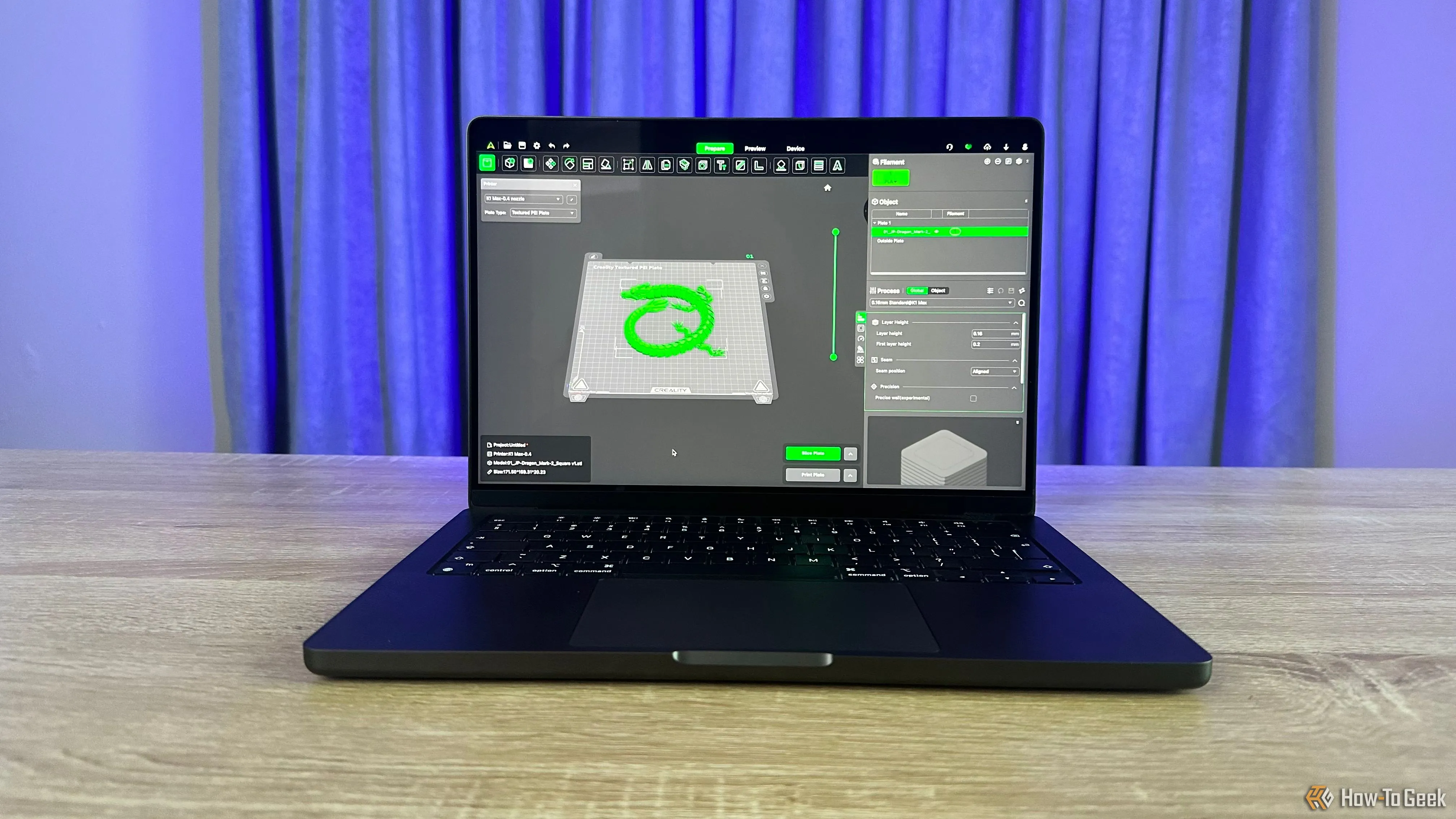 MacBook Pro trang bị chip Apple M4 Pro đang chạy ứng dụng thiết kế 3D, thể hiện hiệu năng mạnh mẽ cho cả công việc và chơi game