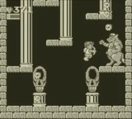 Màn hình chơi game Kid Icarus: Of Myths and Monsters trên Game Boy, Pit đang đối mặt với quái vật