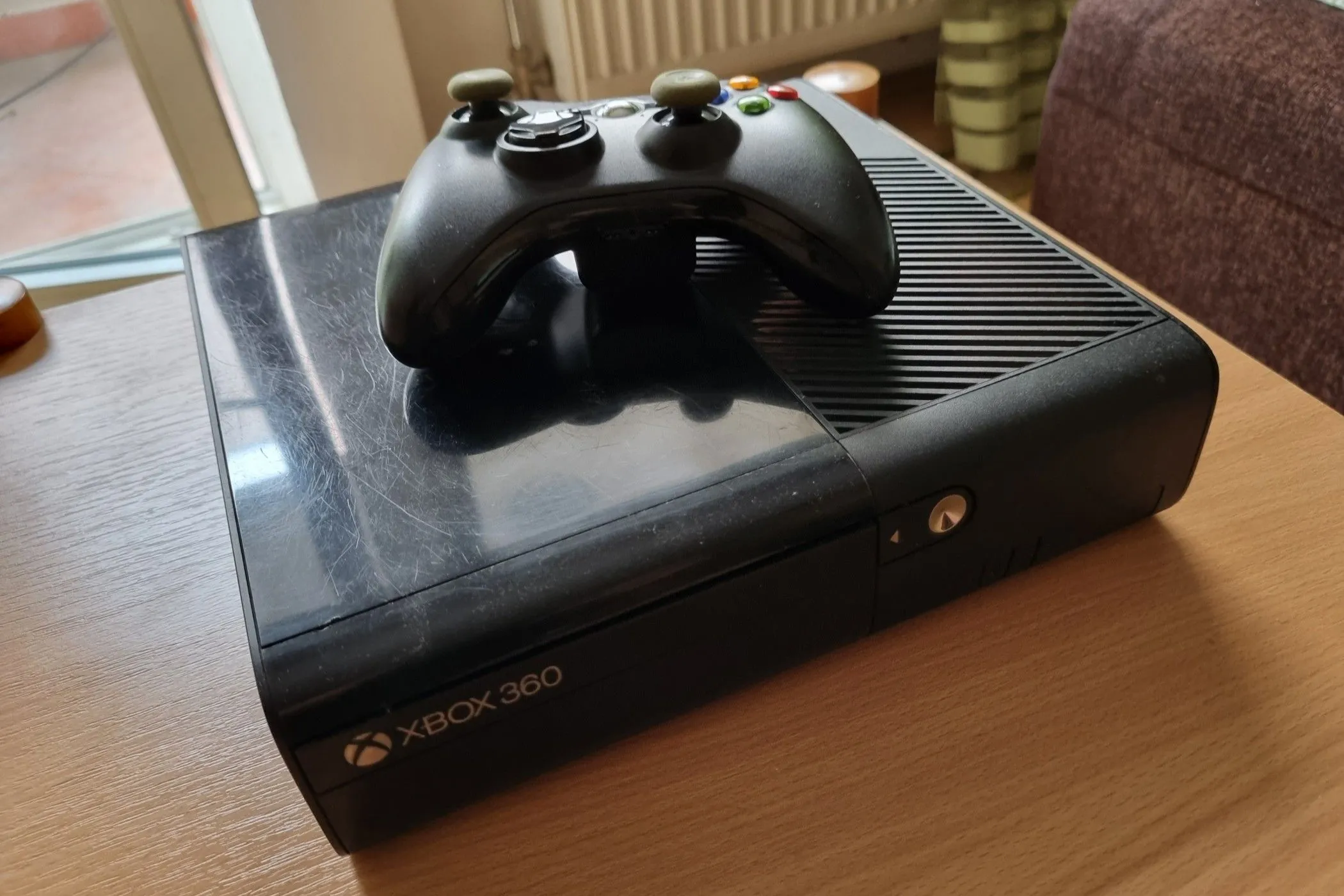 Máy chơi game Xbox 360 cũ cùng tay cầm