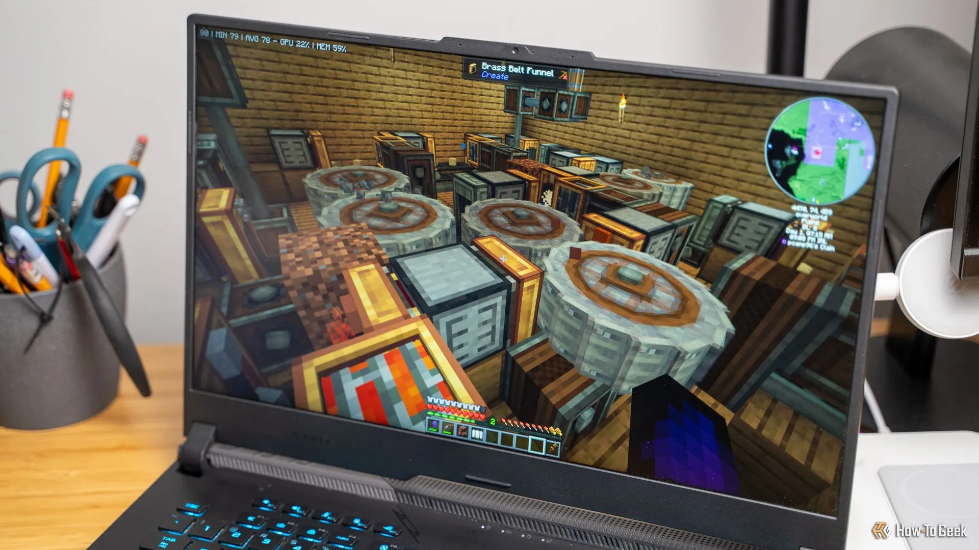 Một trang trại sắt tự động được xây dựng bằng Create Mod trong Minecraft, hoạt động trên laptop nhờ server luôn trực tuyến.