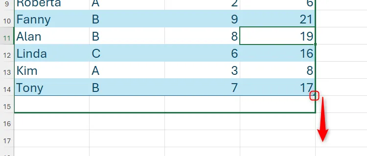 Núm điều khiển điền bảng trong Excel được nhấp và kéo xuống một hàng