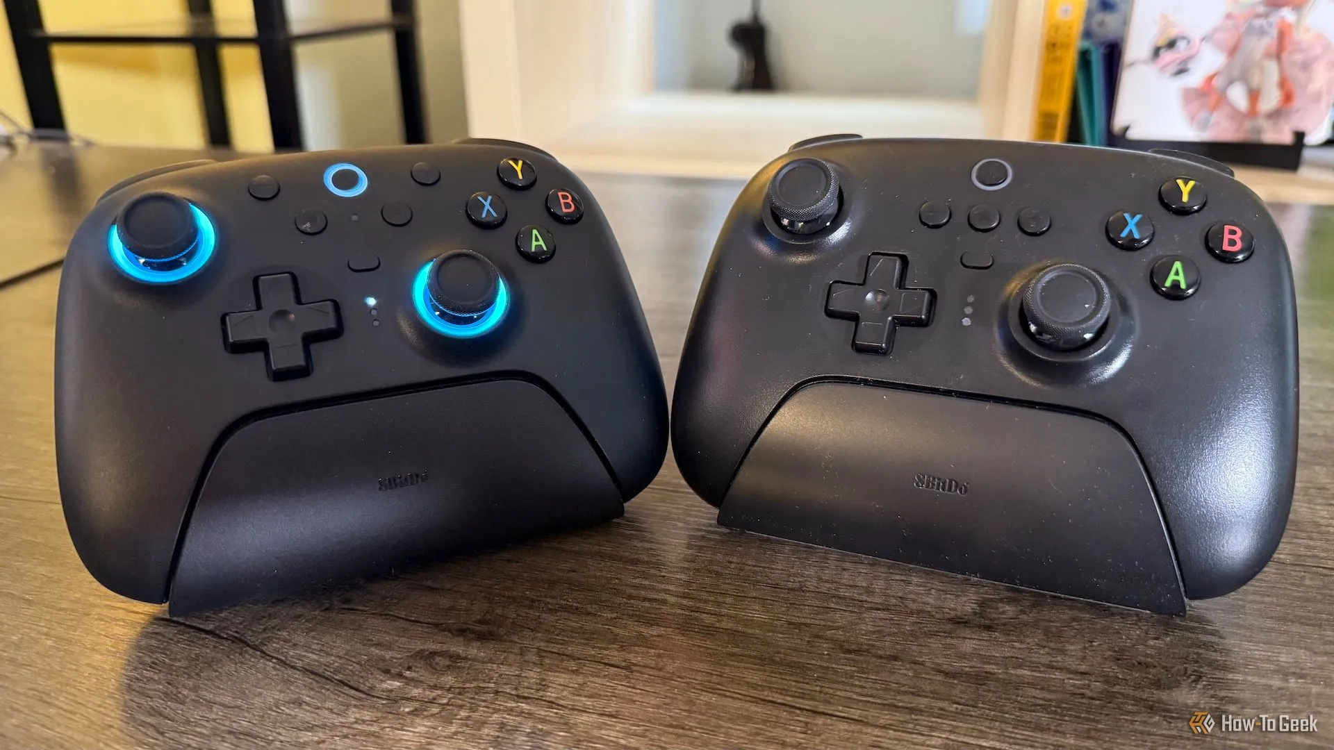 So sánh thiết kế giữa 8BitDo Ultimate 2 Wireless và Ultimate 2.4 GHz